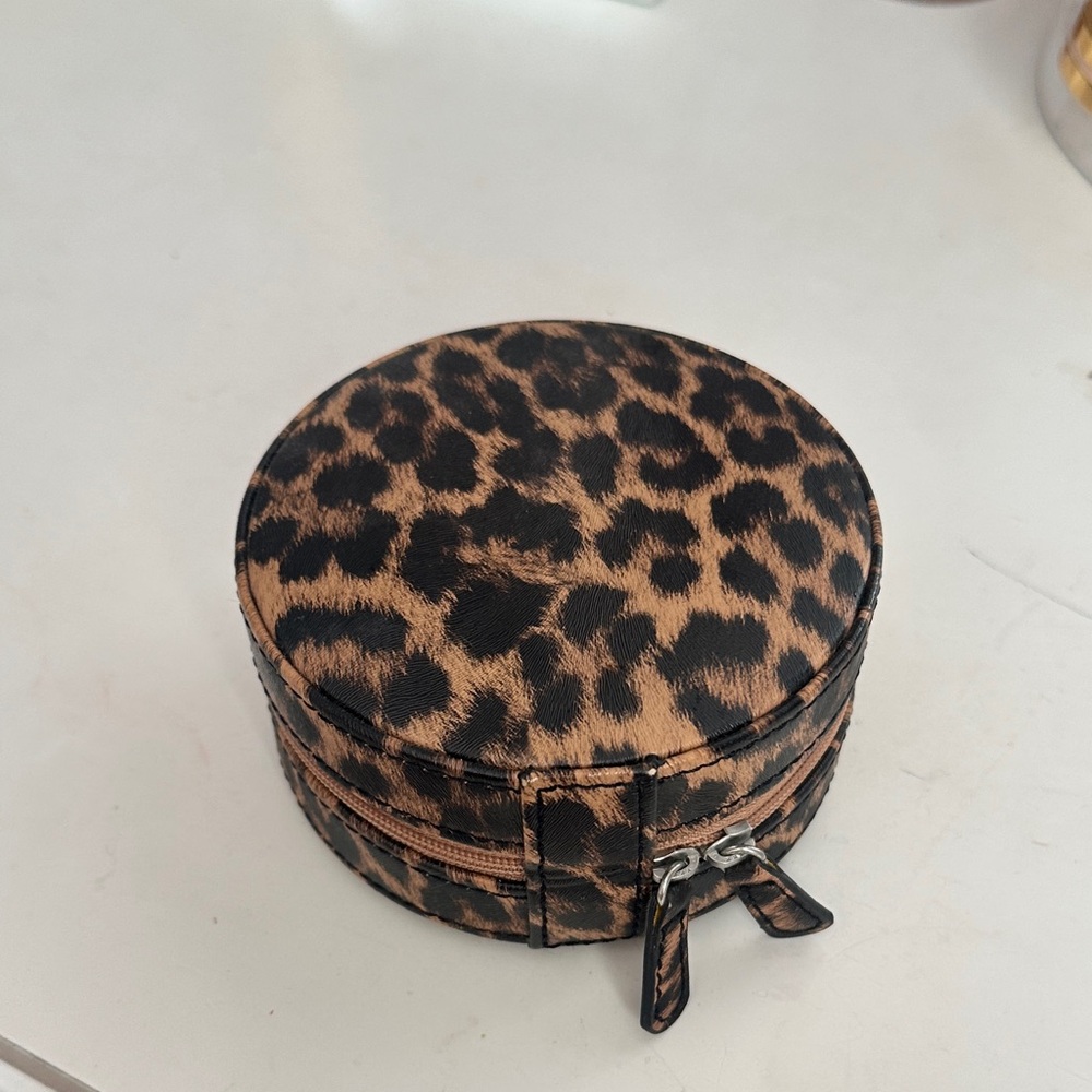 Nordstrom Leopard Print Travel Jewelry Case Chic Compact Organizer w Ring Slots